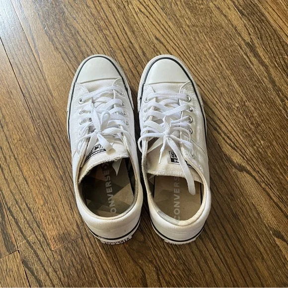 Converse White Low-Top Canvas Sneakers for women size 8 - Picture 4 of 9